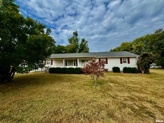 $249,000 | 120 Southwest Drive, Harrisburg, IL 62946