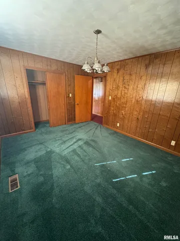 $249,000 | 120 Southwest Drive, Harrisburg, IL 62946