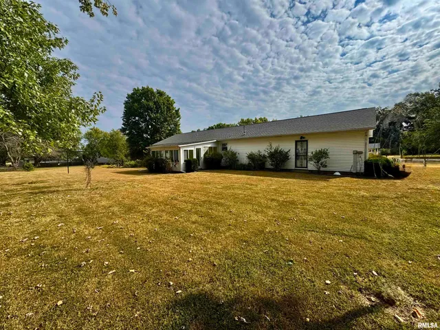 $249,000 | 120 Southwest Drive, Harrisburg, IL 62946