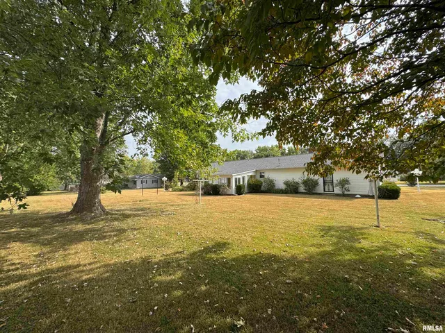 $249,000 | 120 Southwest Drive, Harrisburg, IL 62946