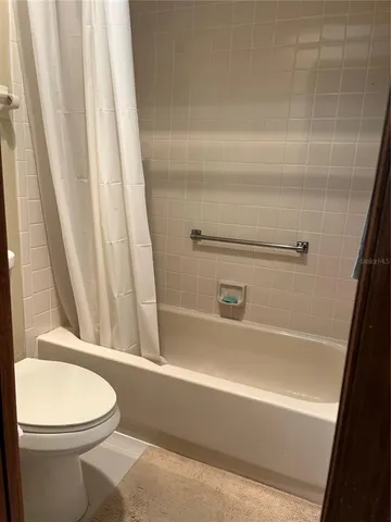 a bathroom with a bathtub and toilet