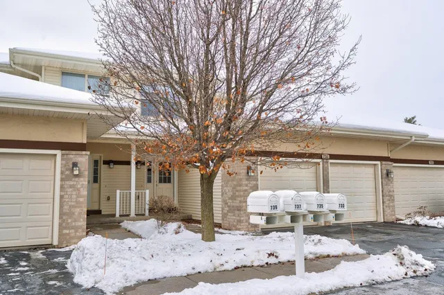 $350,000 | 735 Clardell Drive, Sun Prairie, WI 53590