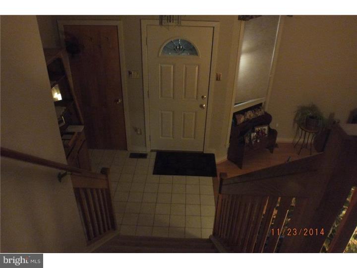 507 Flora Circle Springfield, PA 19064 - Photo 7 of 25 Foyer