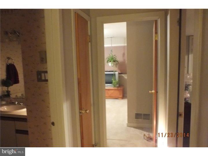 507 Flora Circle Springfield, PA 19064 - Photo 10 of 25 Hallway