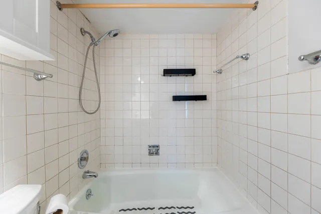 $169,000 | 10117 South Cicero Avenue, Unit 206, Oak Lawn, IL 60453