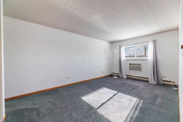 $169,000 | 10117 South Cicero Avenue, Unit 206, Oak Lawn, IL 60453