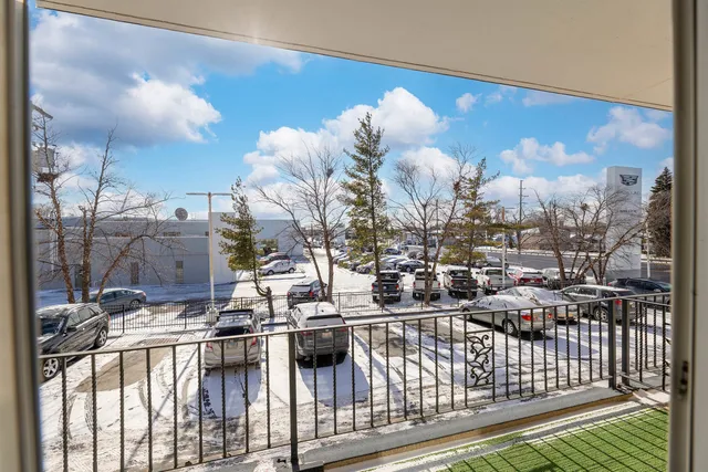 $169,000 | 10117 South Cicero Avenue, Unit 206, Oak Lawn, IL 60453