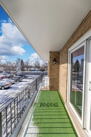 $169,000 | 10117 South Cicero Avenue, Unit 206, Oak Lawn, IL 60453