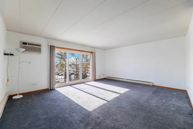 $169,000 | 10117 South Cicero Avenue, Unit 206, Oak Lawn, IL 60453