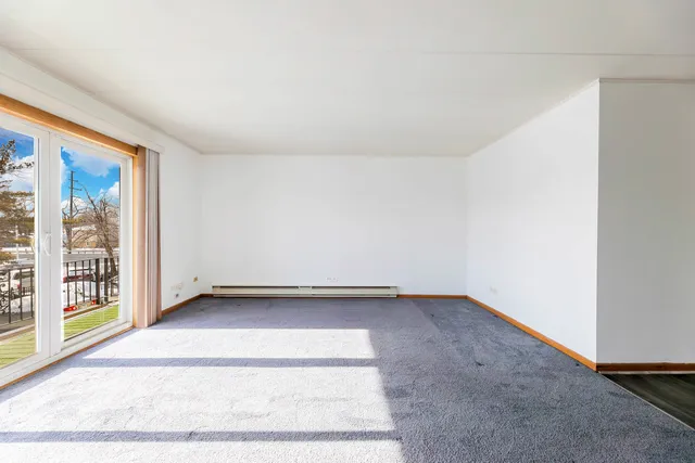 $169,000 | 10117 South Cicero Avenue, Unit 206, Oak Lawn, IL 60453