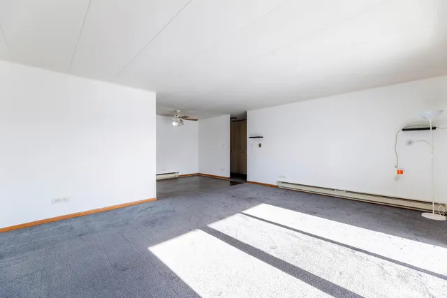 $169,000 | 10117 South Cicero Avenue, Unit 206, Oak Lawn, IL 60453