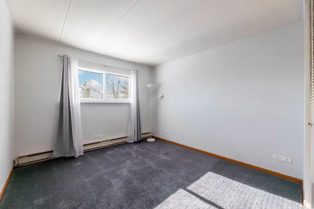 $169,000 | 10117 South Cicero Avenue, Unit 206, Oak Lawn, IL 60453