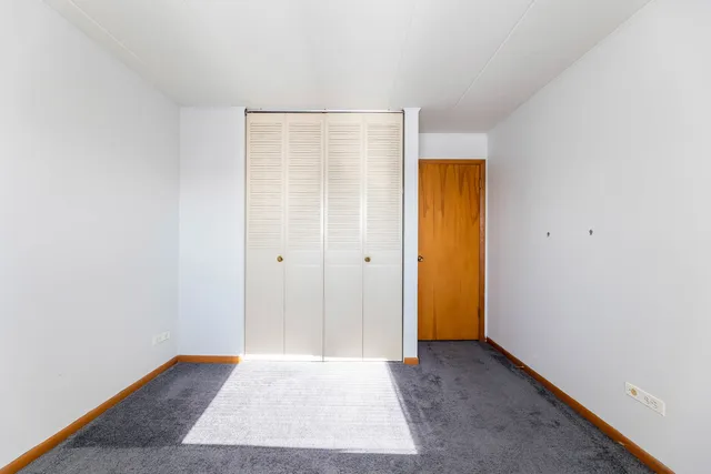 $169,000 | 10117 South Cicero Avenue, Unit 206, Oak Lawn, IL 60453