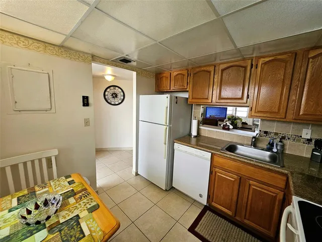 $1,200 | 4899 Northwest 26th Court, Unit 452, Lauderdale Lakes, FL 33313