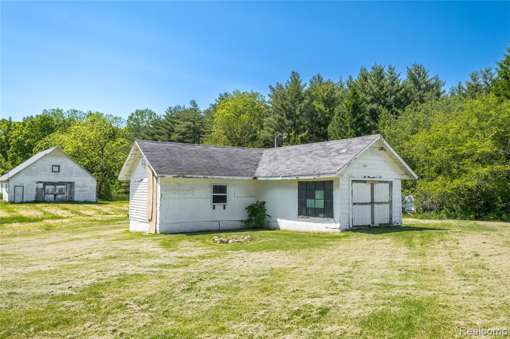12238 Jennings Road Linden, MI 48451 - Photo 24 of 33