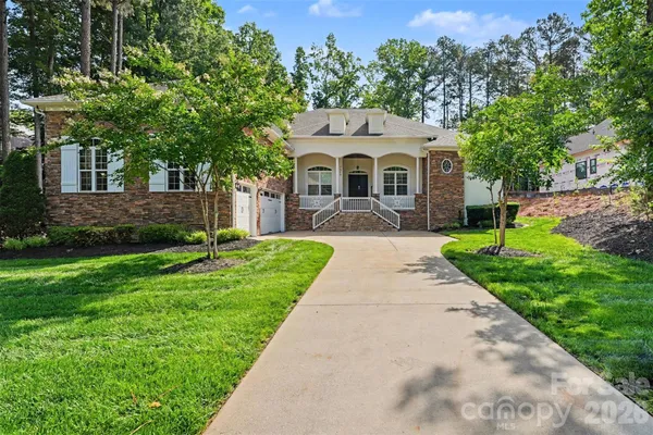 $899,999 | 7575 Cottonwood Drive, Denver, NC 28037