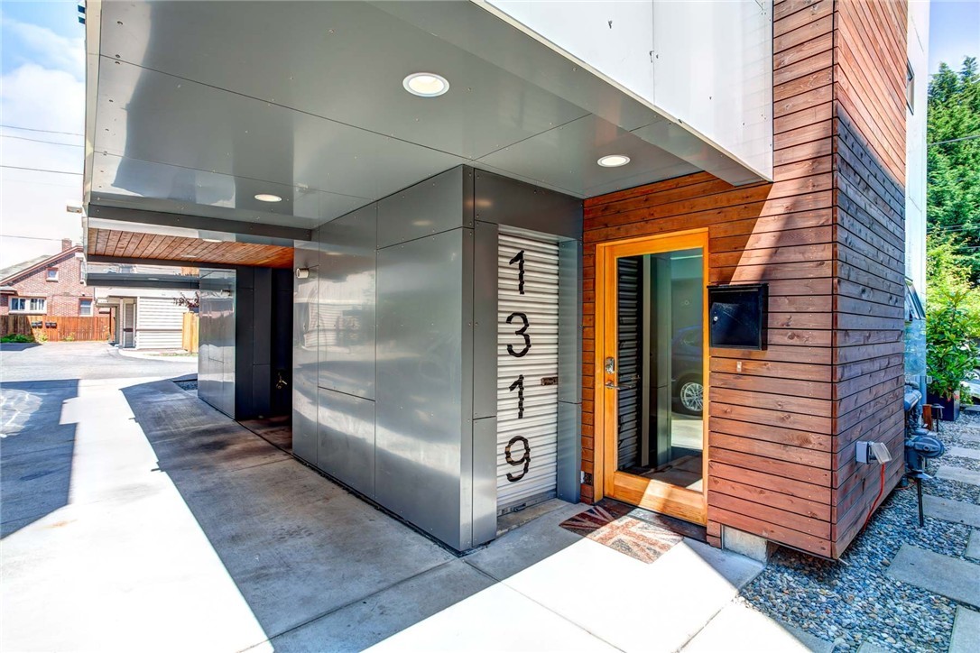1319 South State Street Seattle, WA 98144 - Photo 3 of 23 Gallery Image 3