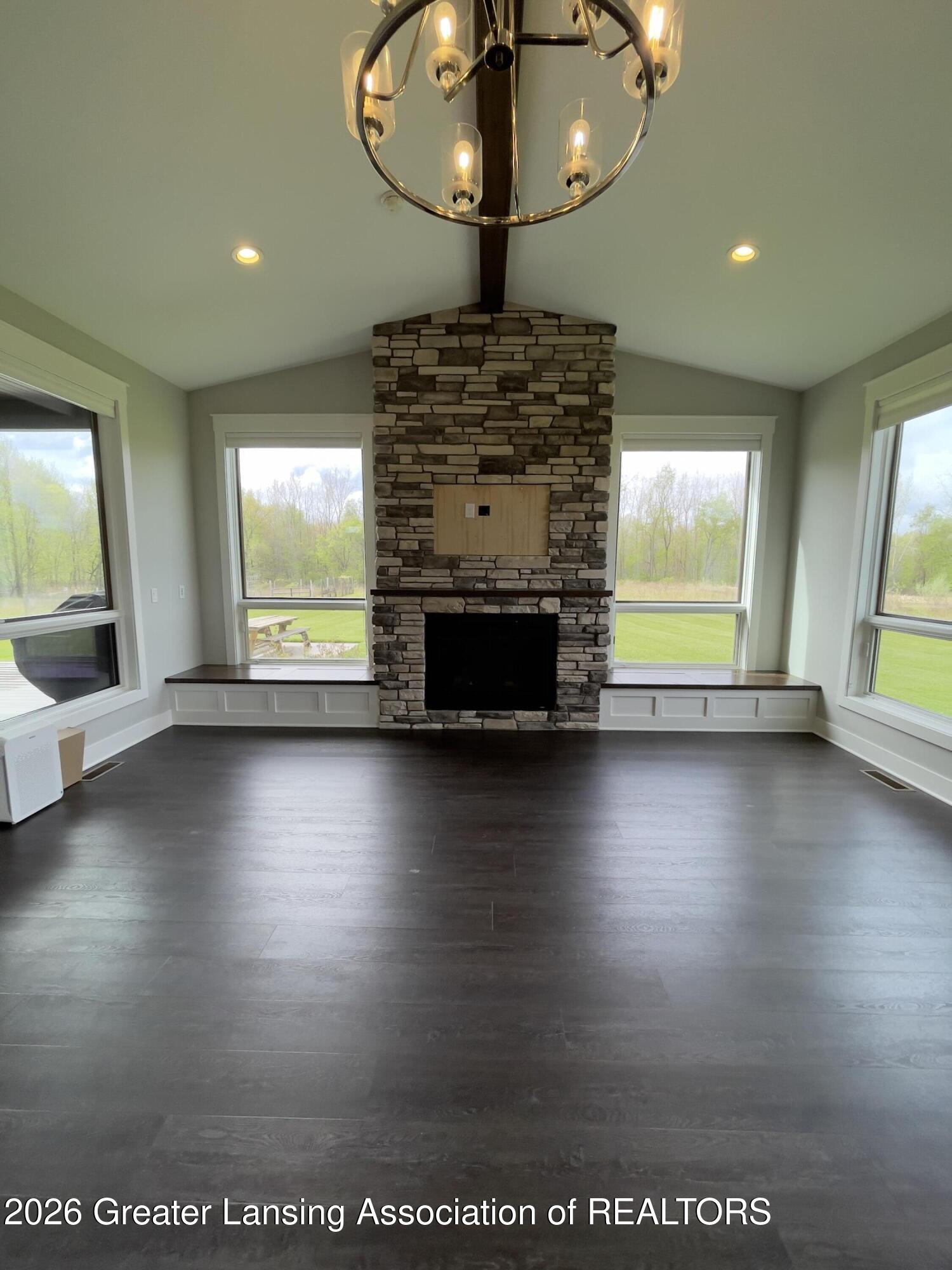 278 East Haslett Haslett, MI 48840 - Photo 14 of 44 Great room with bench window seats