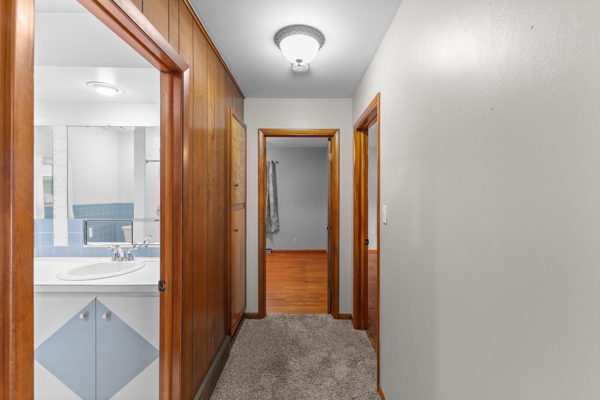 1120 Oakwood Road Marion, OH 43302 - Photo 13 of 57 Hallway
