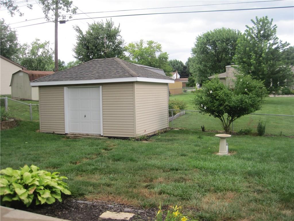 142 Griffin Road Indianapolis, IN 46227 - Photo 4 of 18 Gallery Image 4