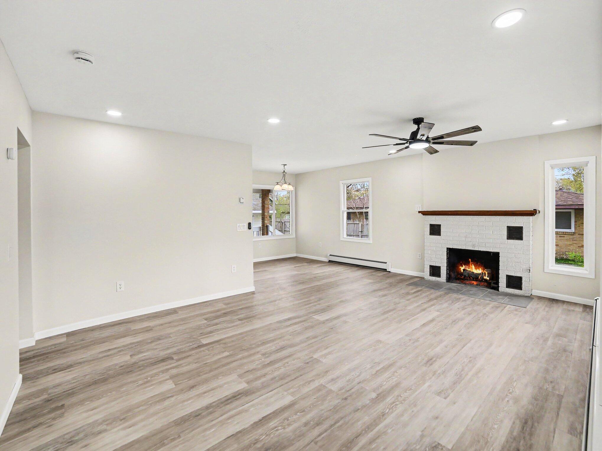 258 3rd Street Pentwater, MI 49449 - Photo 4 of 50 Cozy bright livingroom