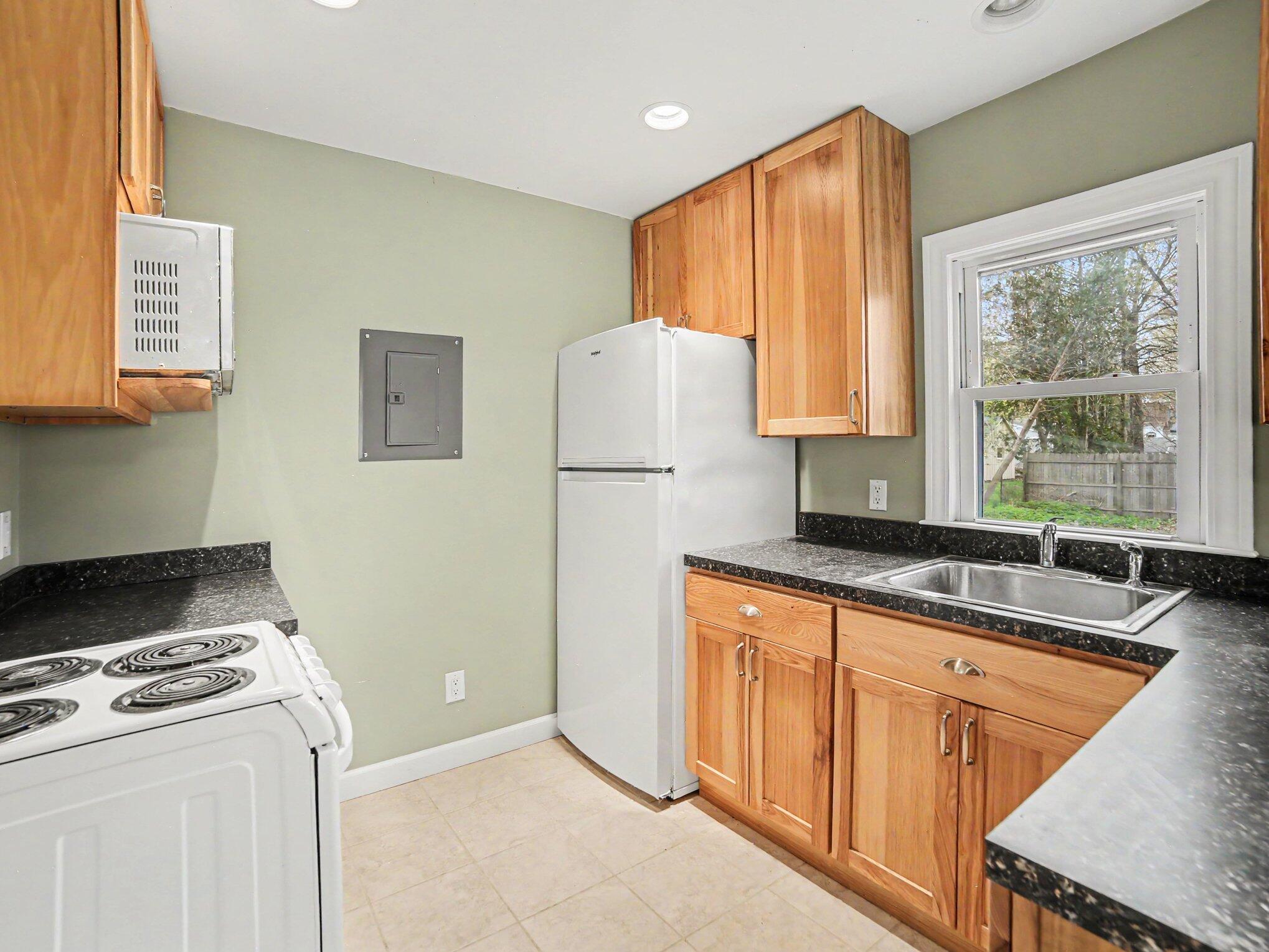 258 3rd Street Pentwater, MI 49449 - Photo 41 of 50 Full Kitchen