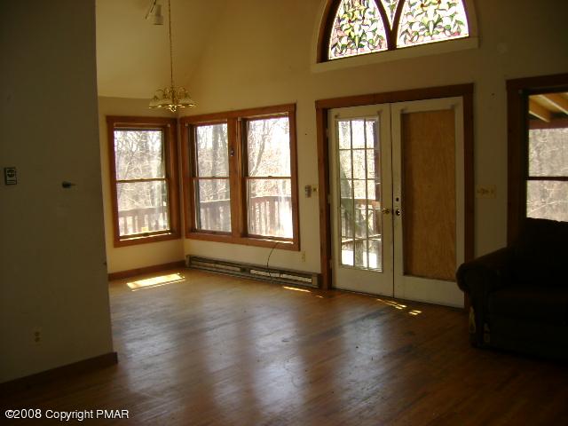 1213 Winchester Way Bushkill, PA 18324 - Photo 3 of 9 Living Room/Dining Area
