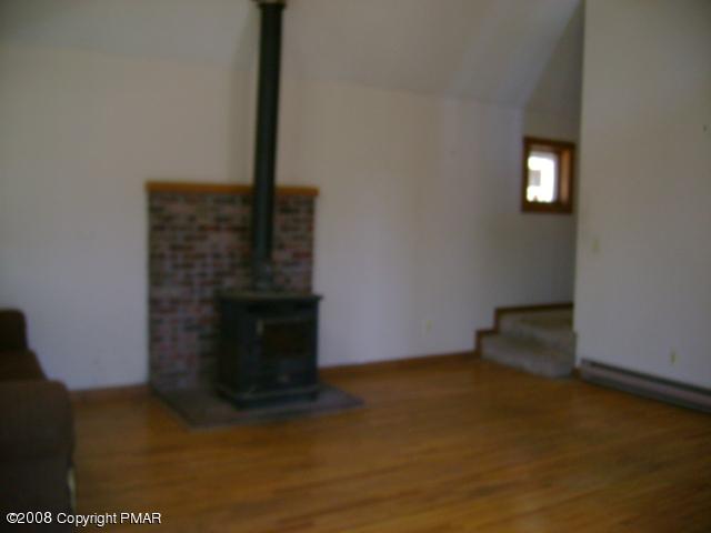 1213 Winchester Way Bushkill, PA 18324 - Photo 4 of 9 Living Room