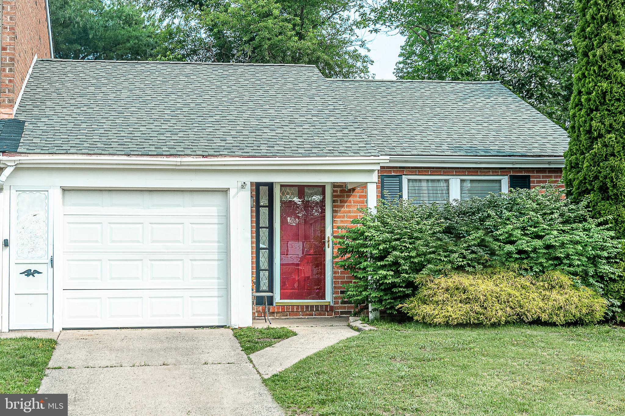 102 Brookdale Place Clementon, NJ 08021 - Photo 2 of 25 a front view of a house with a yard