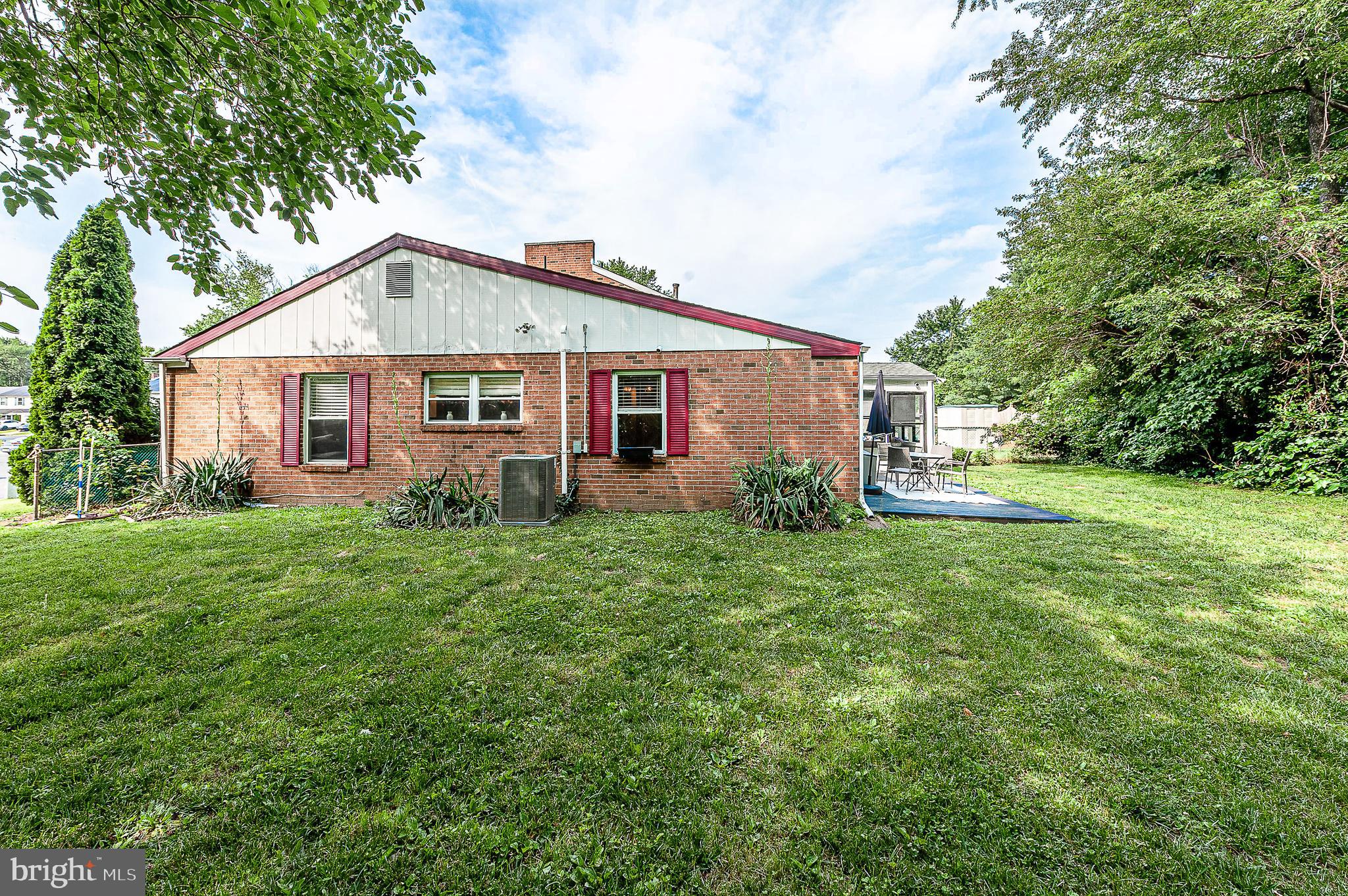 102 Brookdale Place Clementon, NJ 08021 - Photo 25 of 25 a view of a house with backyard and garden