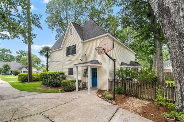 $385,000 | 203 Mimosa Circle, Mandeville, LA 70471