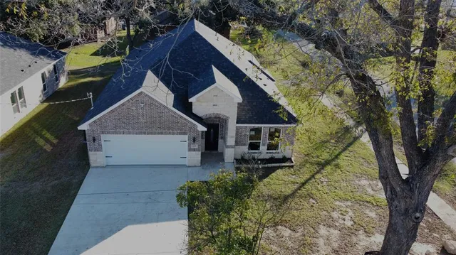 a house view with a outdoor space