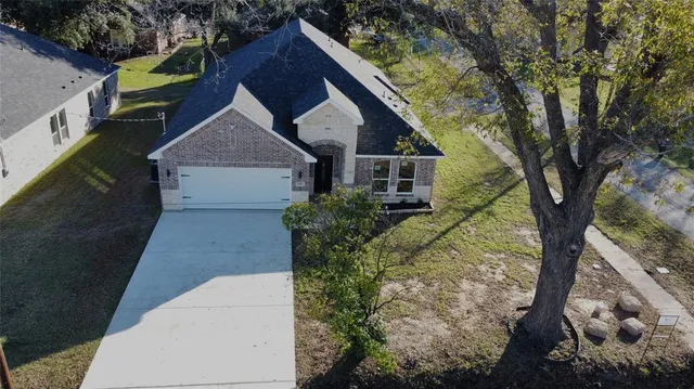 a house view with a outdoor space