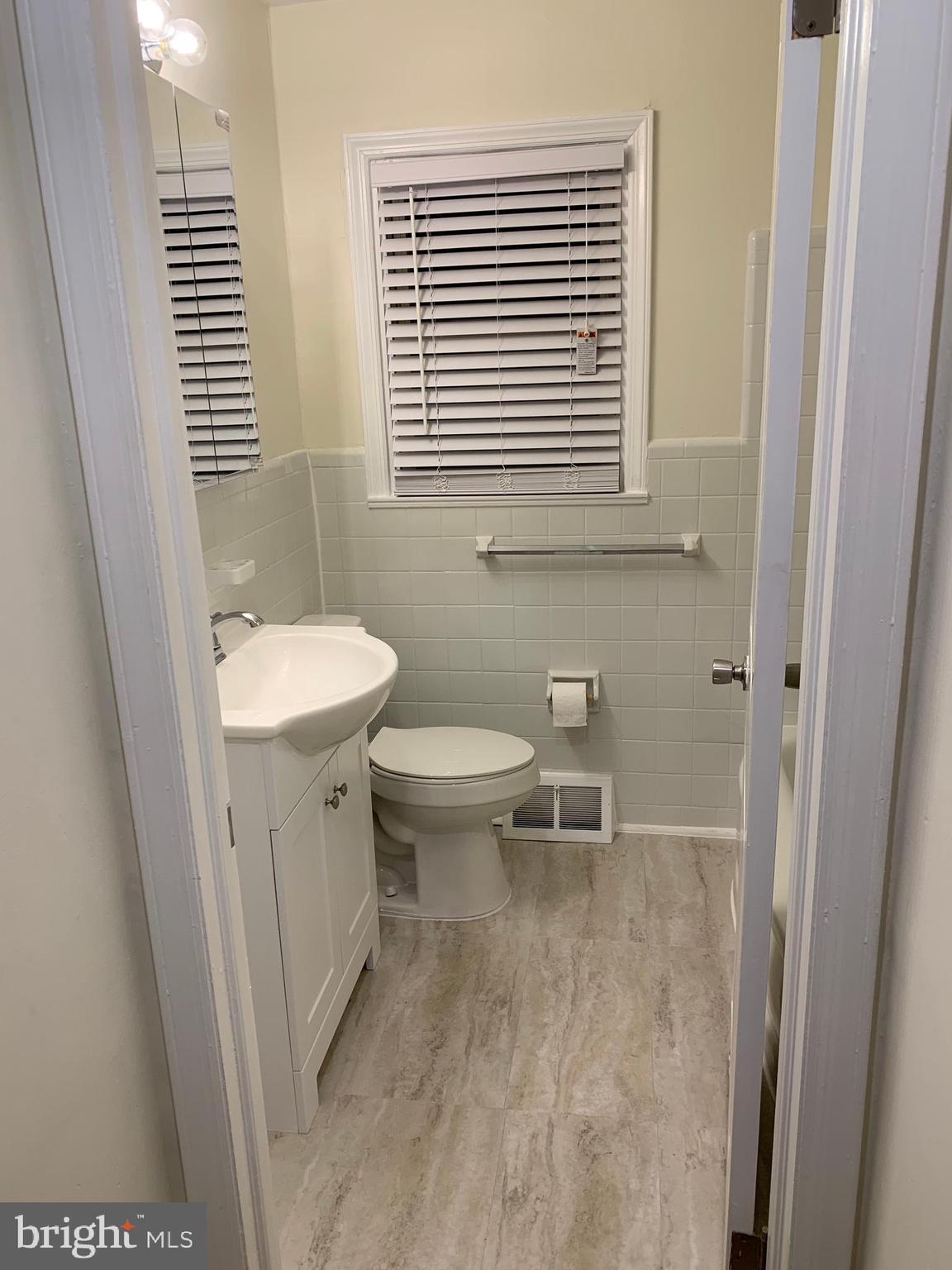 13 Warwick Road Stratford, NJ 08084 - Photo 8 of 9