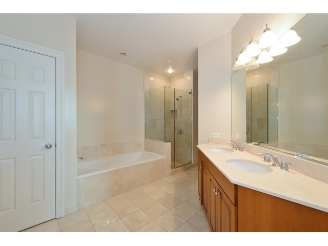 21 East Huron Street, Unit 706 Chicago, IL 60611 - Photo 12 of 20