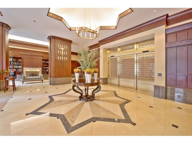 21 East Huron Street, Unit 706 Chicago, IL 60611 - Photo 3 of 20