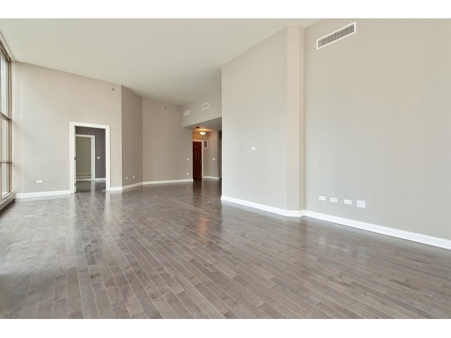 21 East Huron Street, Unit 706 Chicago, IL 60611 - Photo 6 of 20