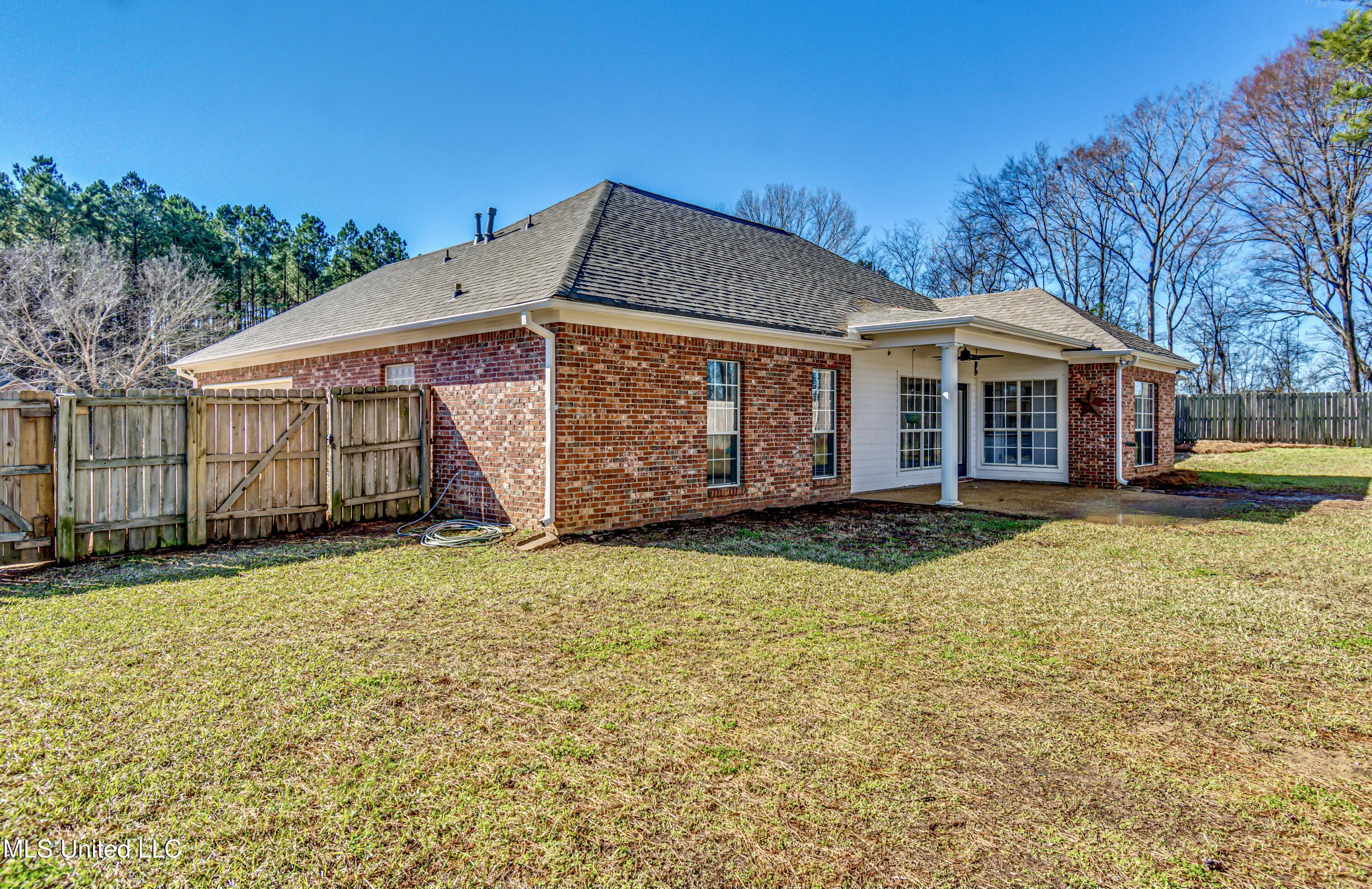 167 Hunters Row Madison, MS 39110 - Photo 19 of 22 51B4B655-61B1-4FE3-9C4A-BD5CE9393EDD_1_2