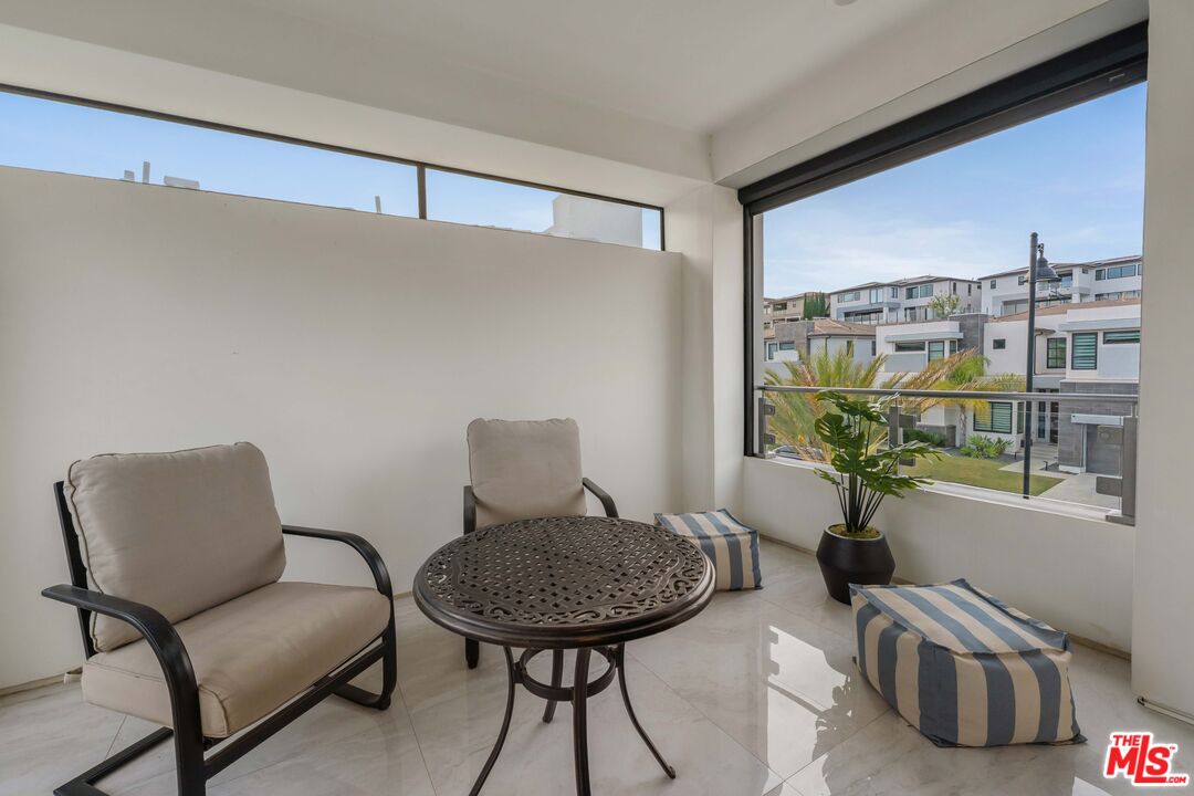 20524 Shelley Lane Porter Ranch, CA 91326 - Photo 56 of 73 a living room with furniture
