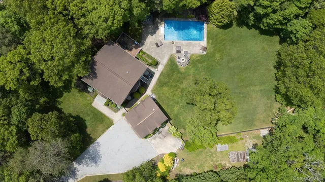 $2,750,000 | 26 Box Tree Road, East Quogue, NY 11942