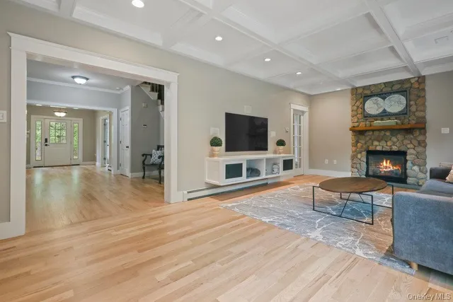 $2,750,000 | 26 Box Tree Road, East Quogue, NY 11942