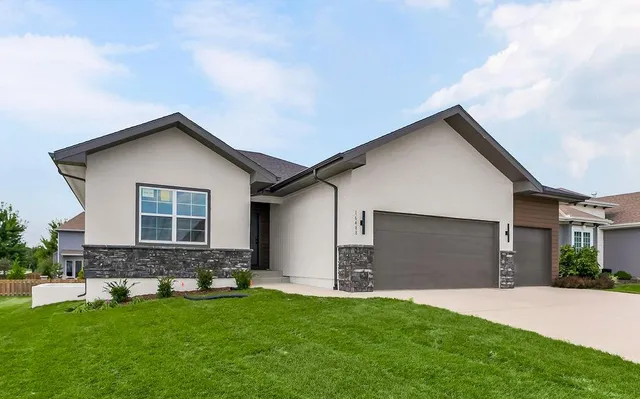 $555,000 | 16488 South Stagecoach Street, Olathe, KS 66062