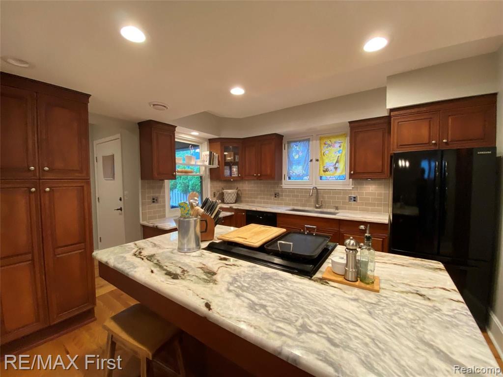 240 Fisher Road Grosse Pointe Farms, MI 48230 - Photo 11 of 54
