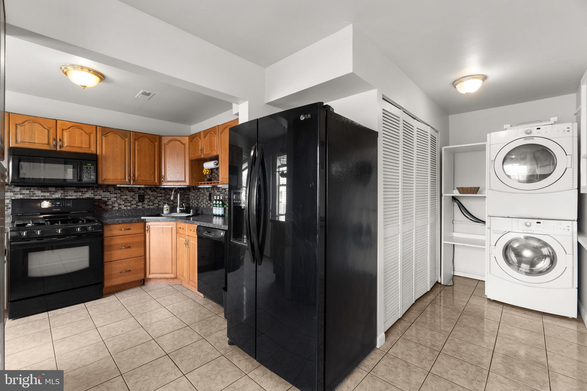 1712 Leslie Road Baltimore, MD 21222 - Photo 11 of 33 Kitchen / Laundry