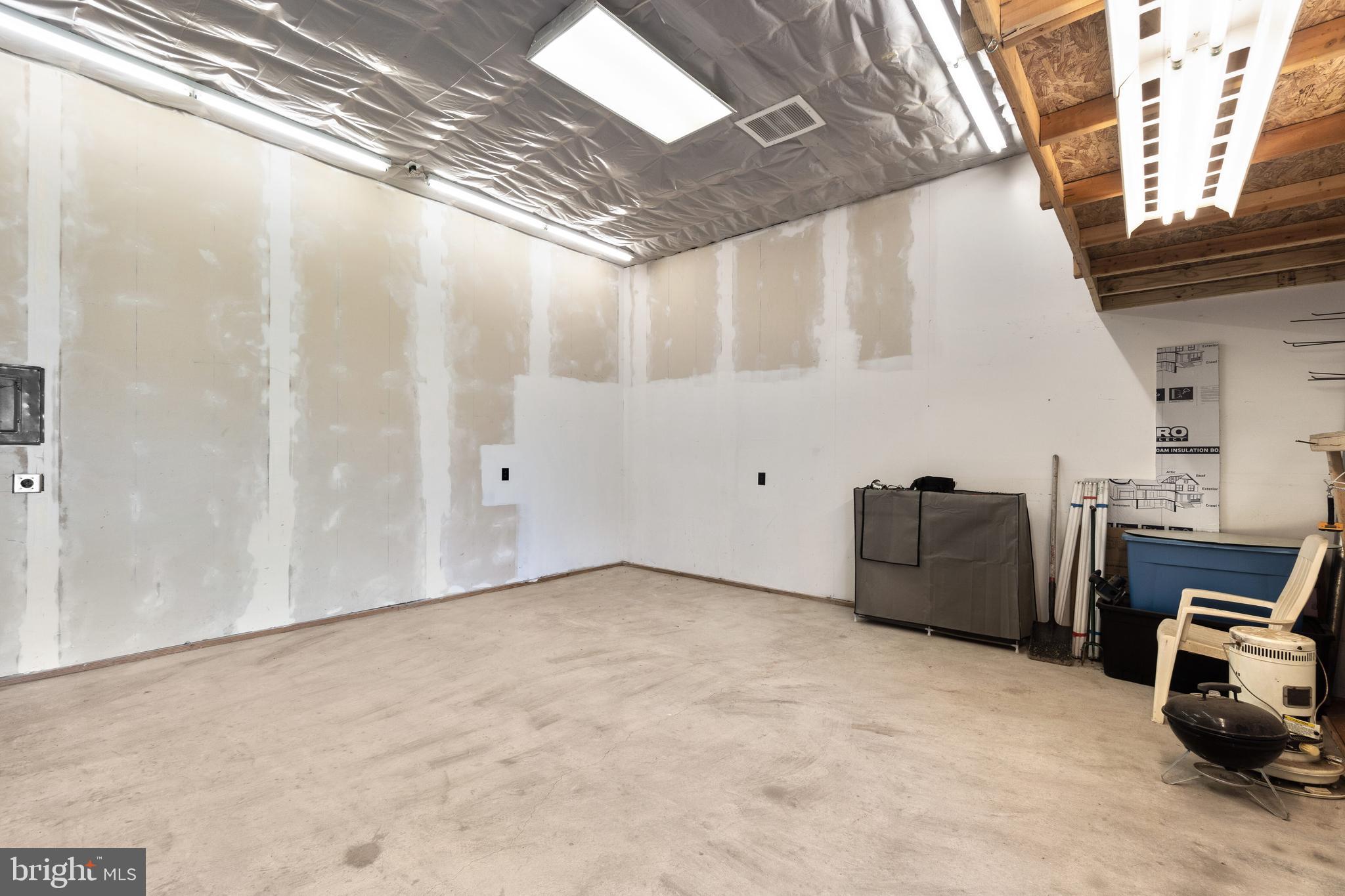 1712 Leslie Road Baltimore, MD 21222 - Photo 32 of 33 Garage