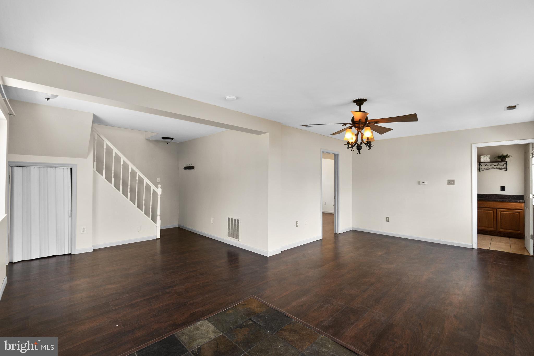 1712 Leslie Road Baltimore, MD 21222 - Photo 5 of 33 Living Room / Dining Area
