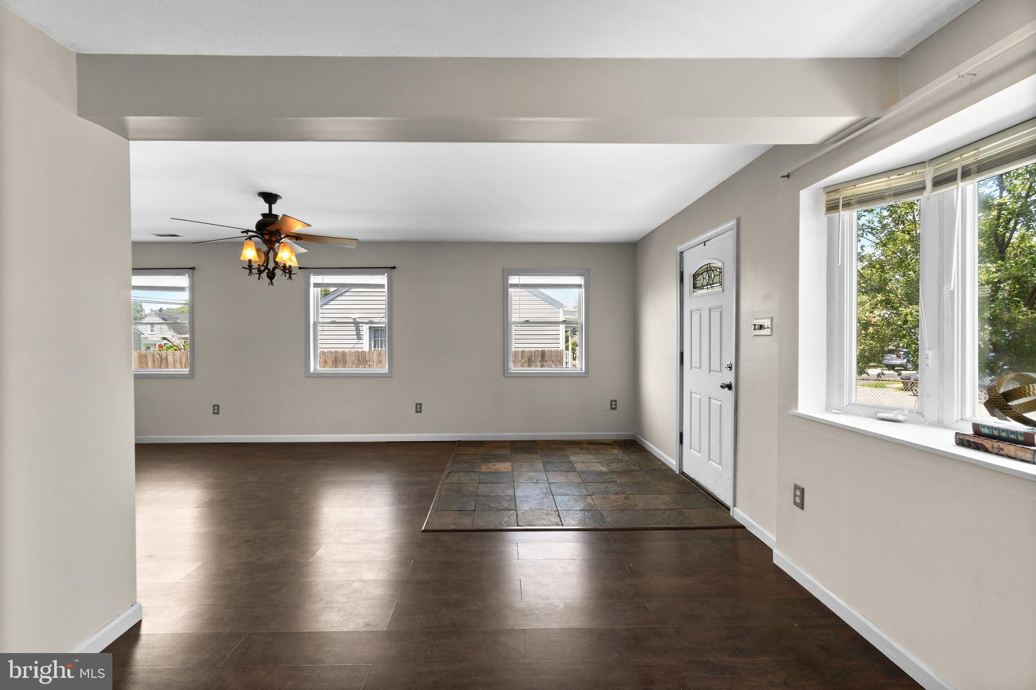 1712 Leslie Road Baltimore, MD 21222 - Photo 6 of 33 Living Room