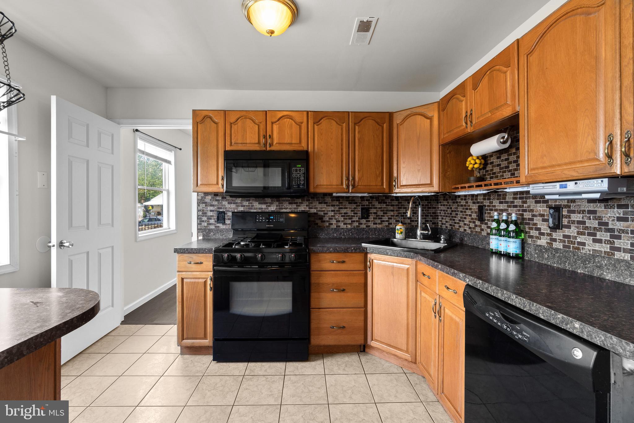 1712 Leslie Road Baltimore, MD 21222 - Photo 9 of 33 Kitchen