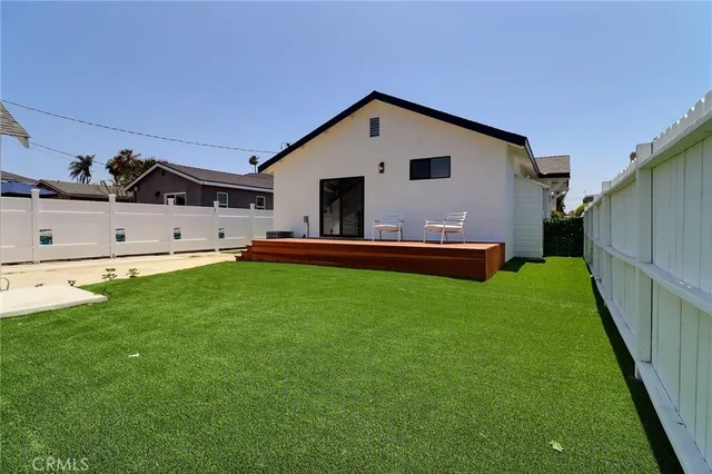 a front view of house with yard