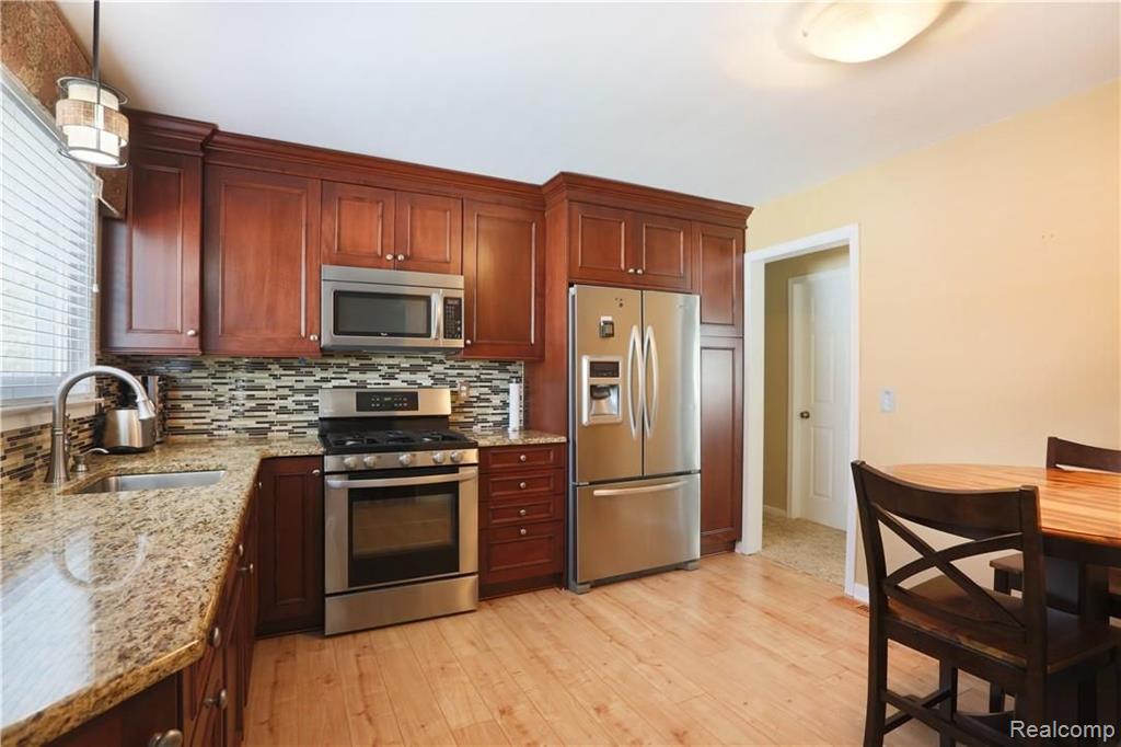 693 Bolinger Street Rochester Hills, MI 48307 - Photo 7 of 21